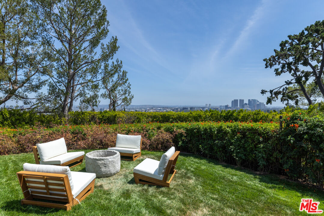 1122 La Altura Rd