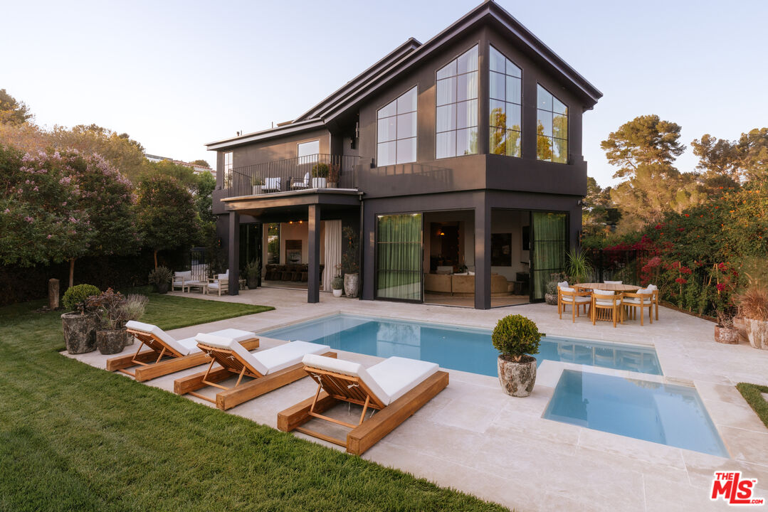 1122 La Altura Rd