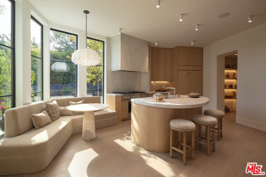 1122 La Altura Rd