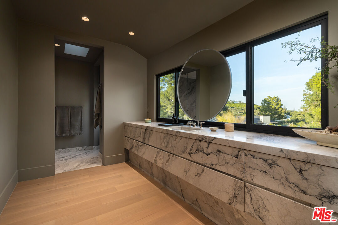 1122 La Altura Rd