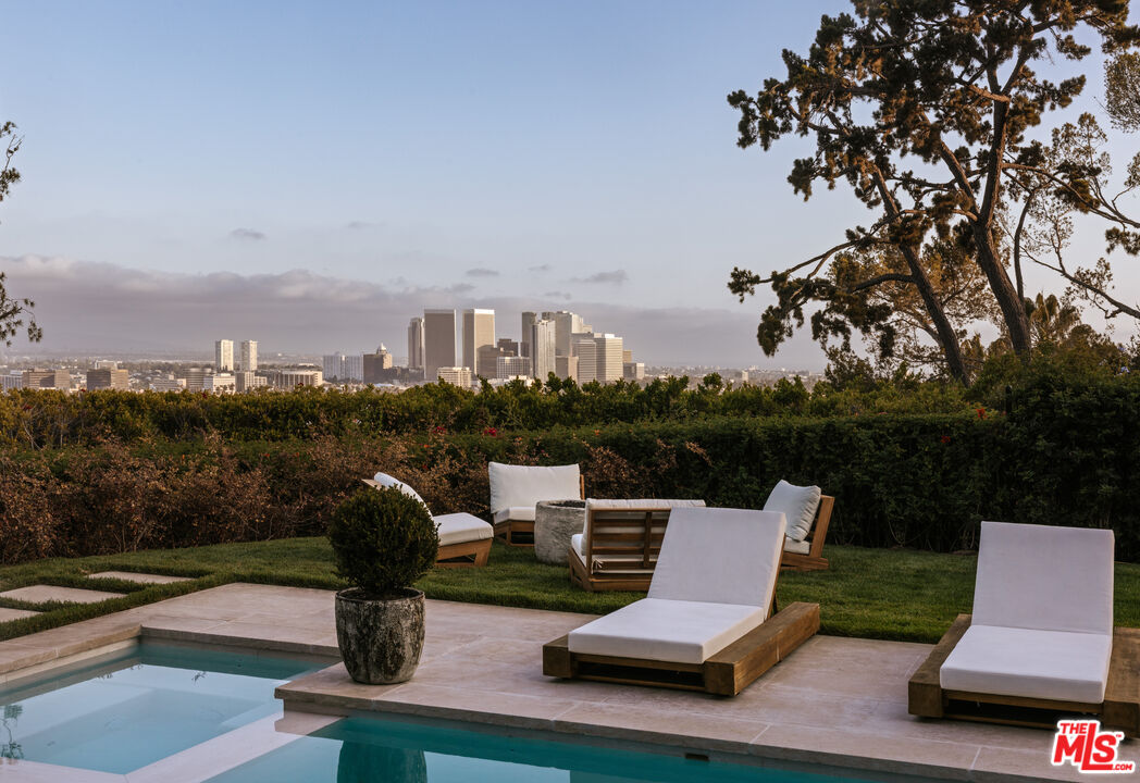 1122 La Altura Rd