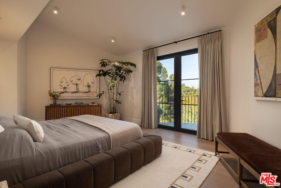 1122 La Altura Rd