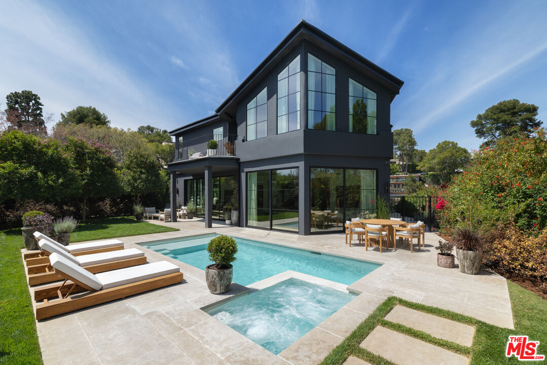 1122 La Altura Rd