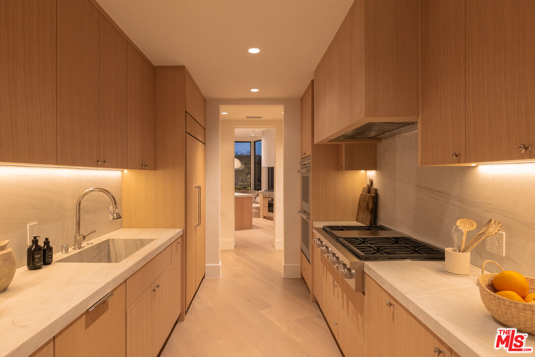 1122 La Altura Rd