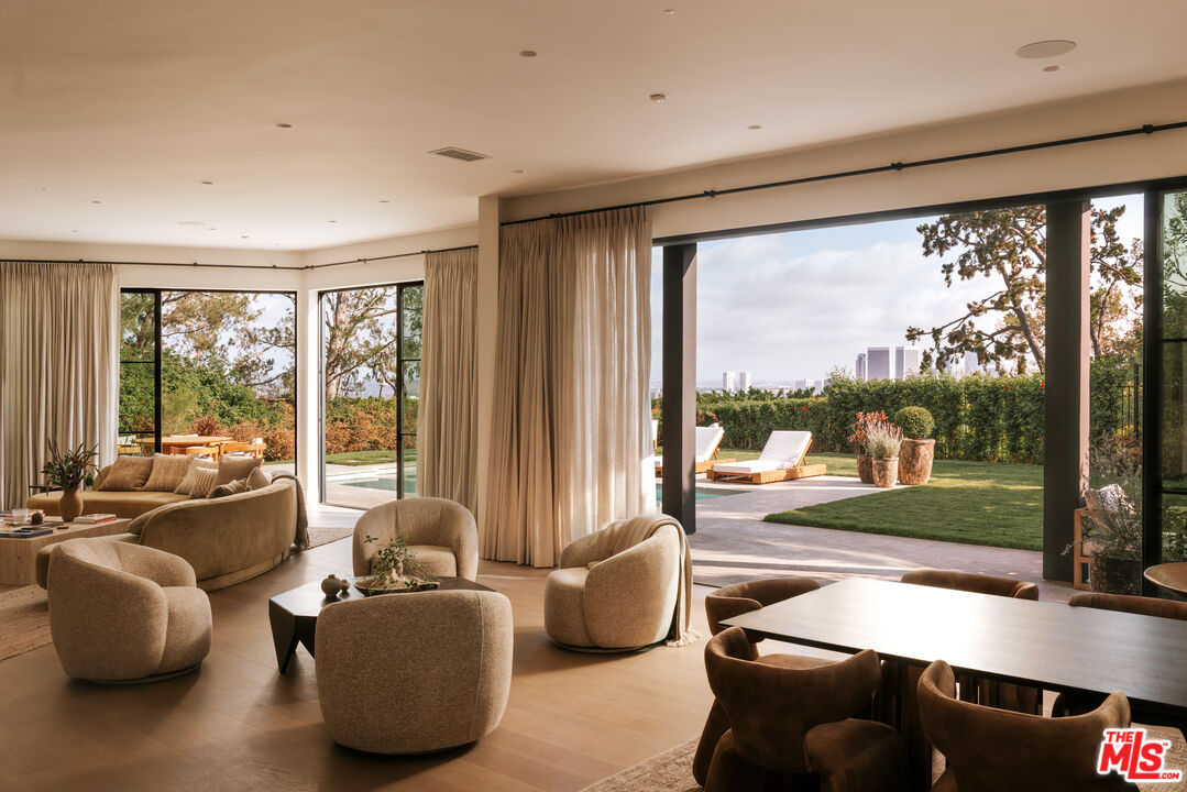 1122 La Altura Rd