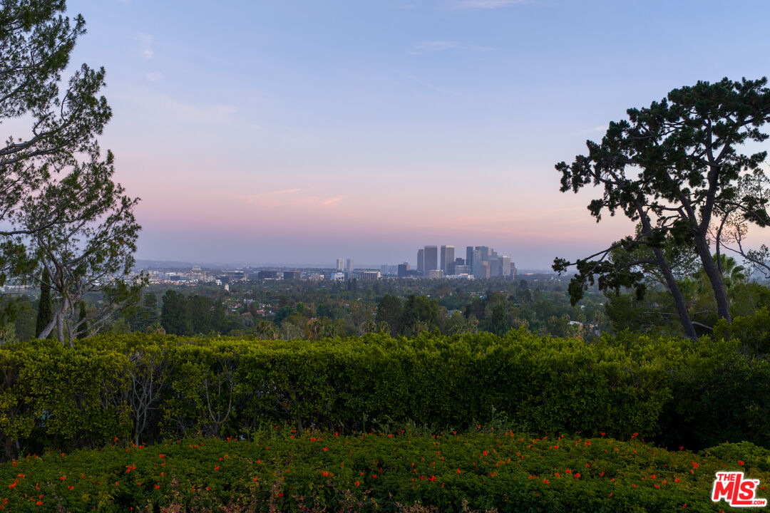 1122 La Altura Rd