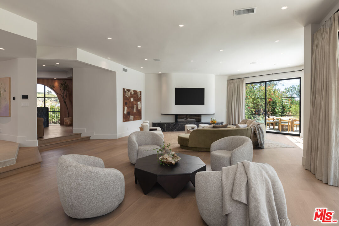 1122 La Altura Rd