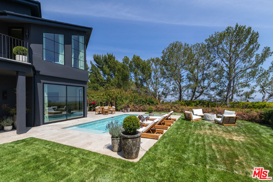 1122 La Altura Rd