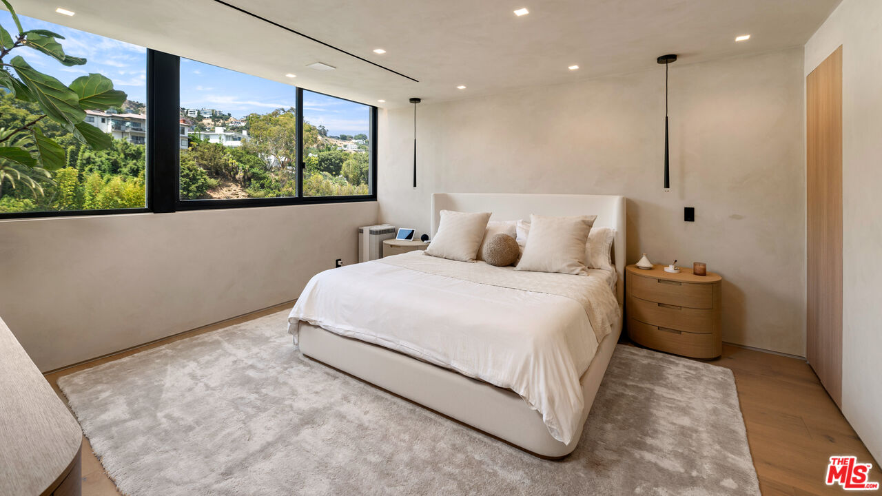 8787 Shoreham Dr Unit: 902