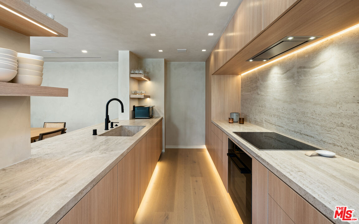 8787 Shoreham Dr Unit: 902