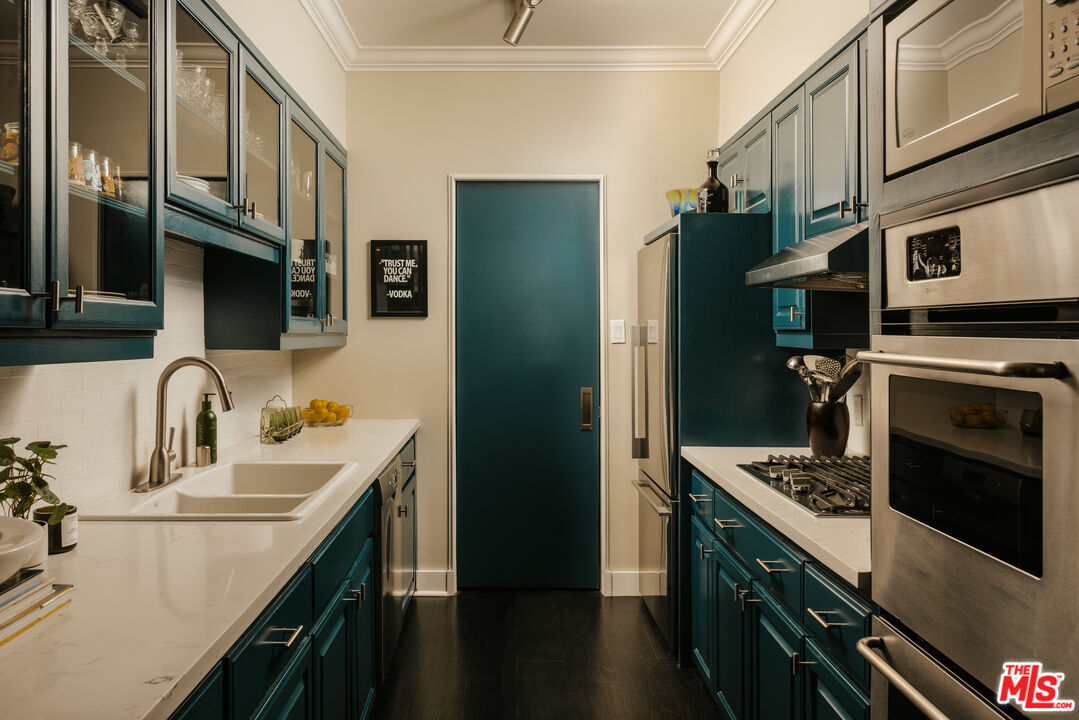 8787 Shoreham Dr Unit: 101