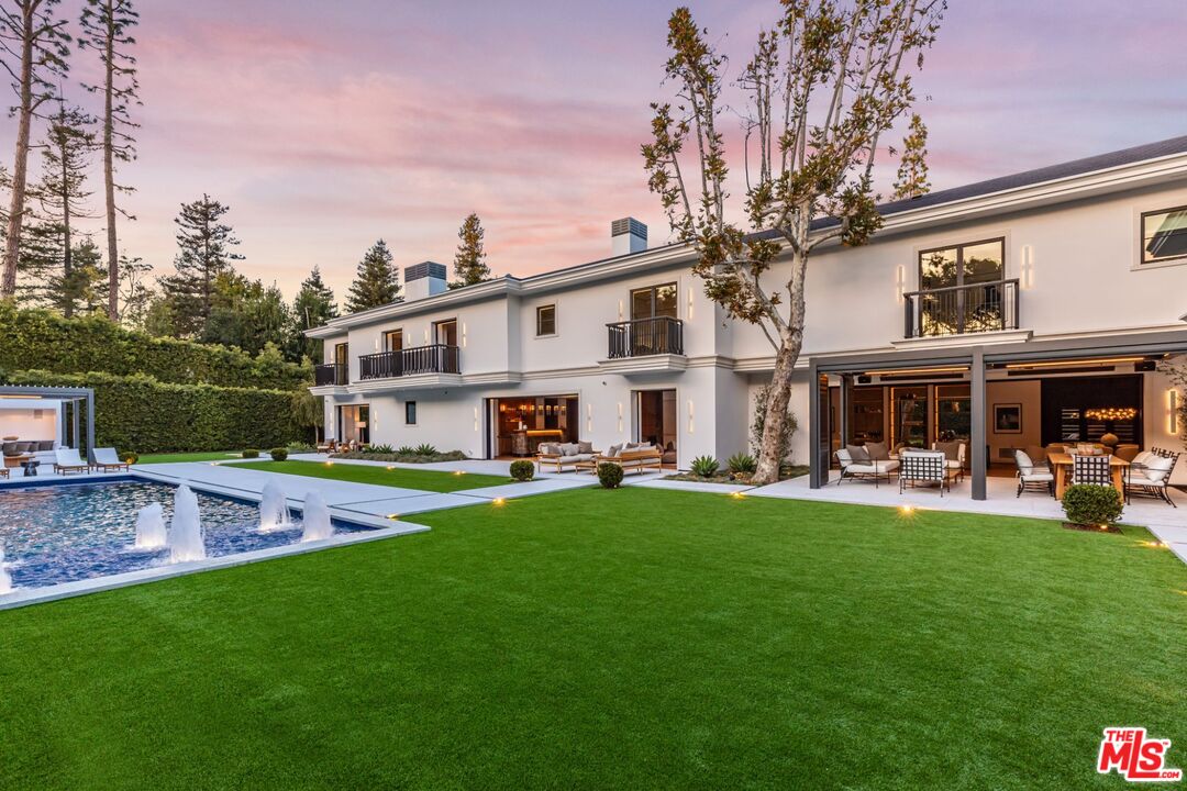 927 N Whittier Dr