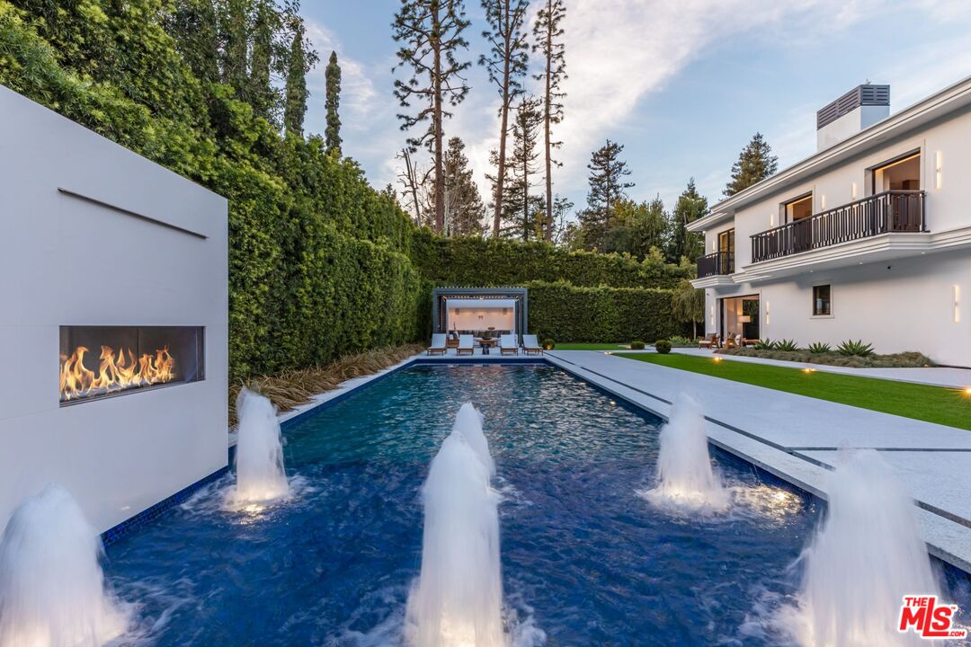 927 N Whittier Dr