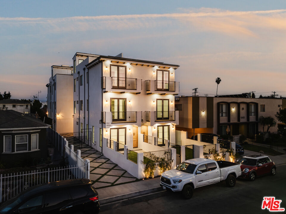 1952 S Garth Ave Unit: 1/2