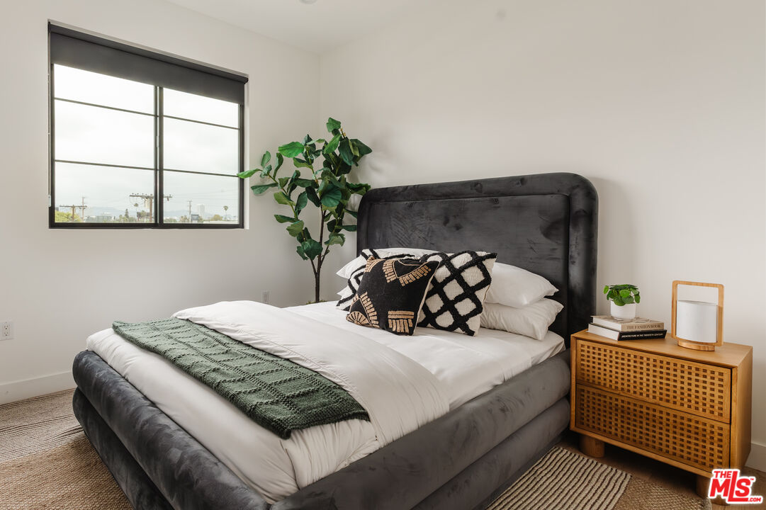 1952 S Garth Ave Unit: 1/2