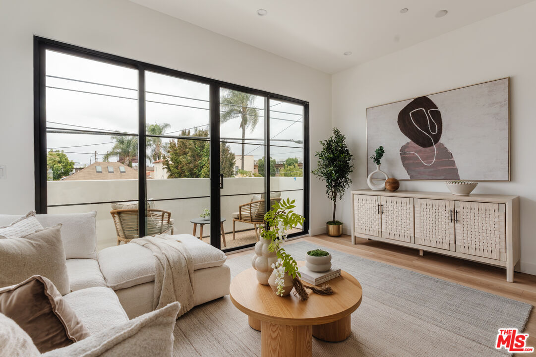 1952 S Garth Ave Unit: 1/2