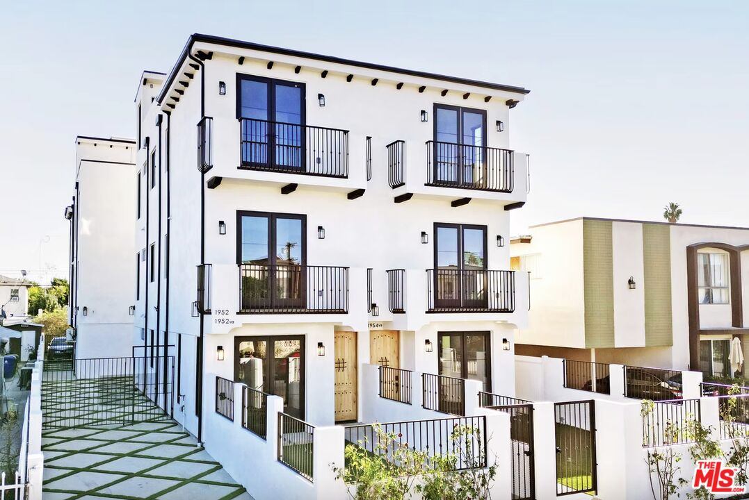 1952 S Garth Ave Unit: 1/2