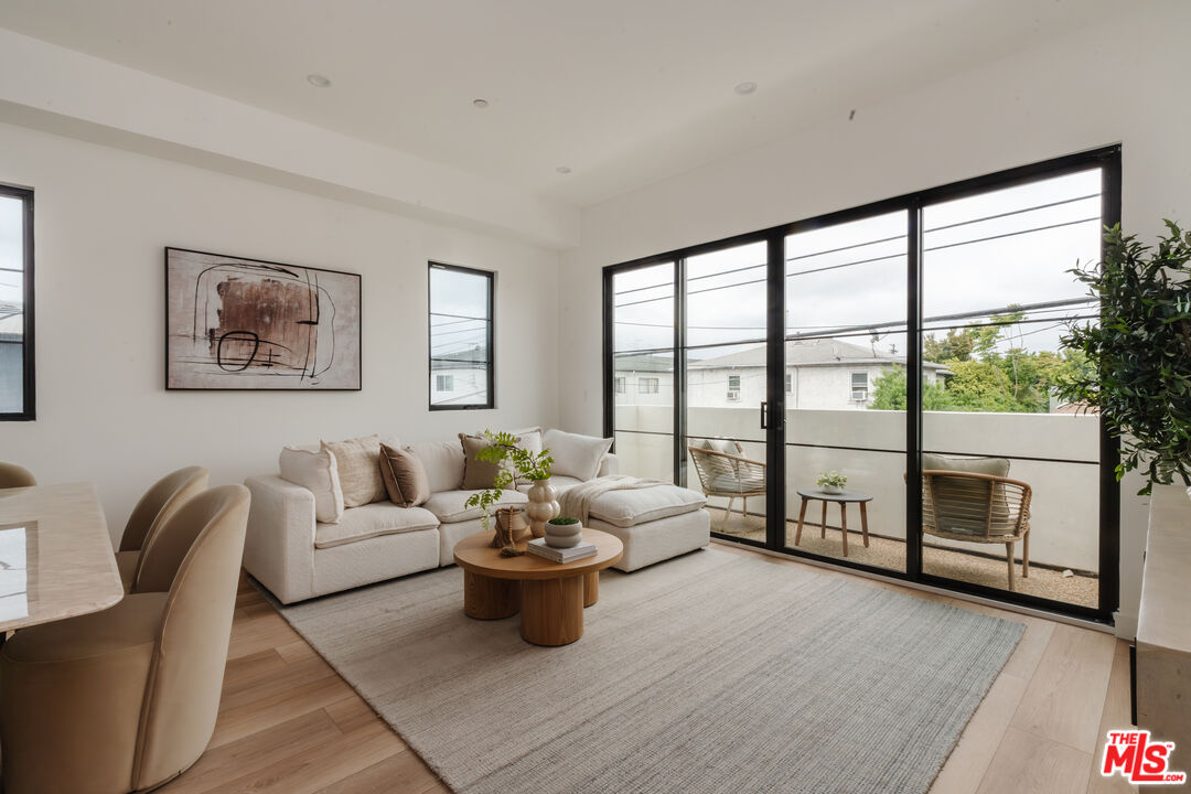 1952 S Garth Ave Unit: 1/2