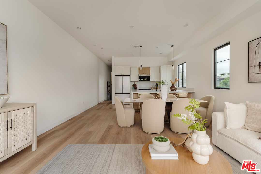 1952 S Garth Ave Unit: 1/2