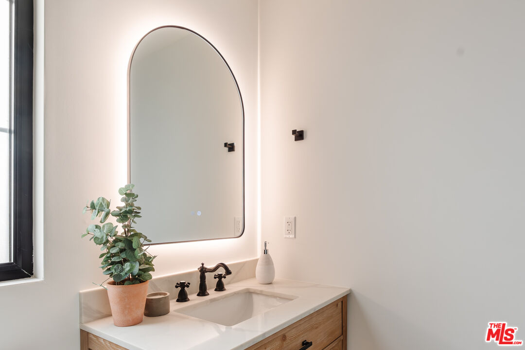 1952 S Garth Ave Unit: 1/2