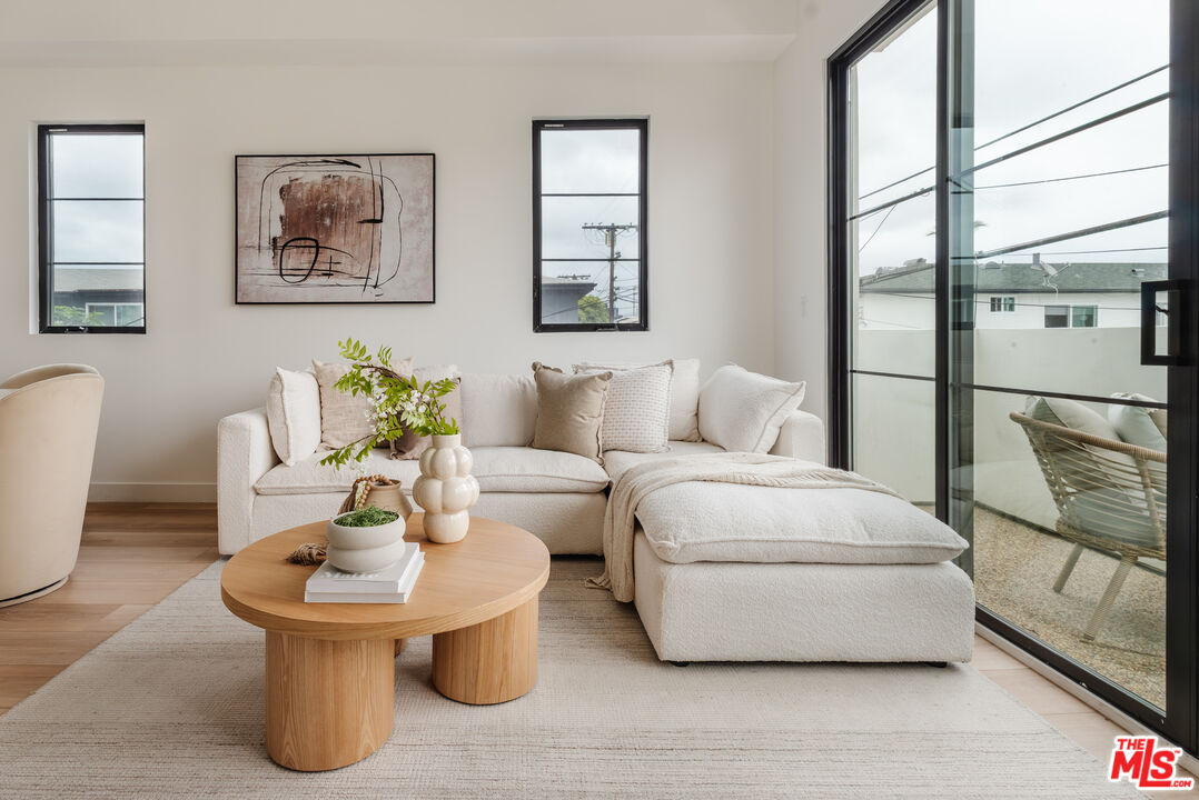 1952 S Garth Ave Unit: 1/2