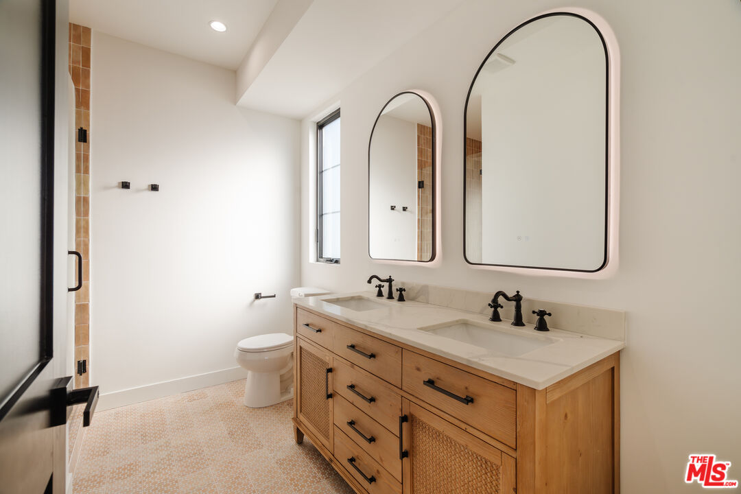 1952 S Garth Ave Unit: 1/2