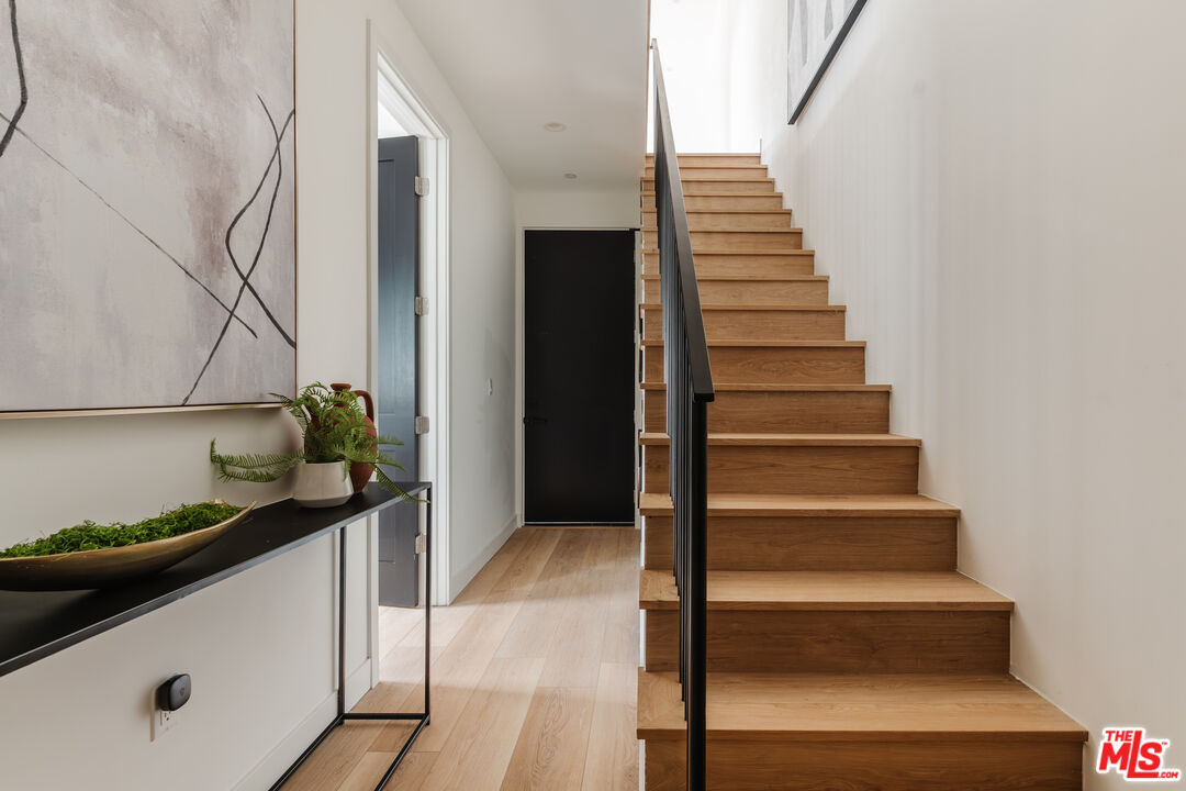 1952 S Garth Ave Unit: 1/2