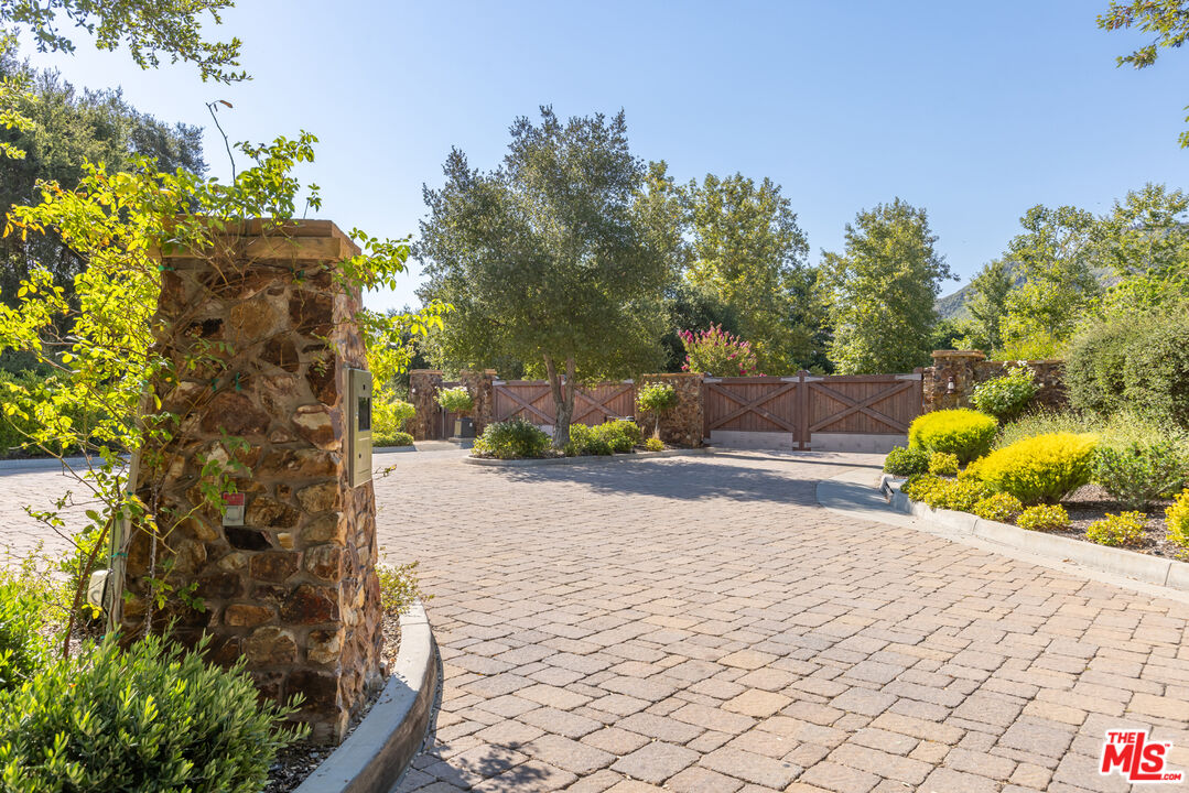 2052 Shadow Creek Dr