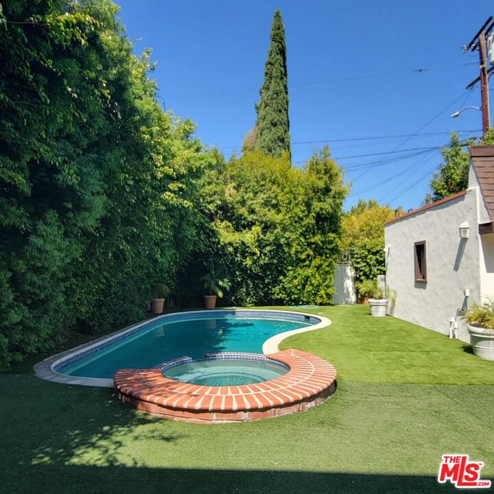 115 N Maple Dr