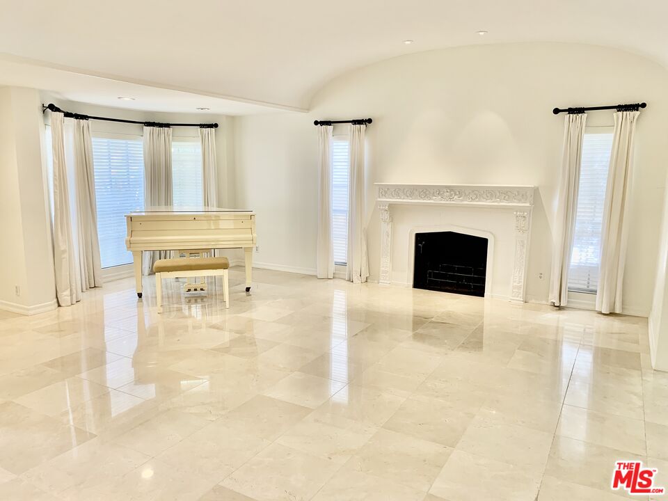 115 N Maple Dr