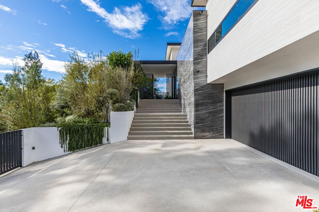 9455 Eden Dr