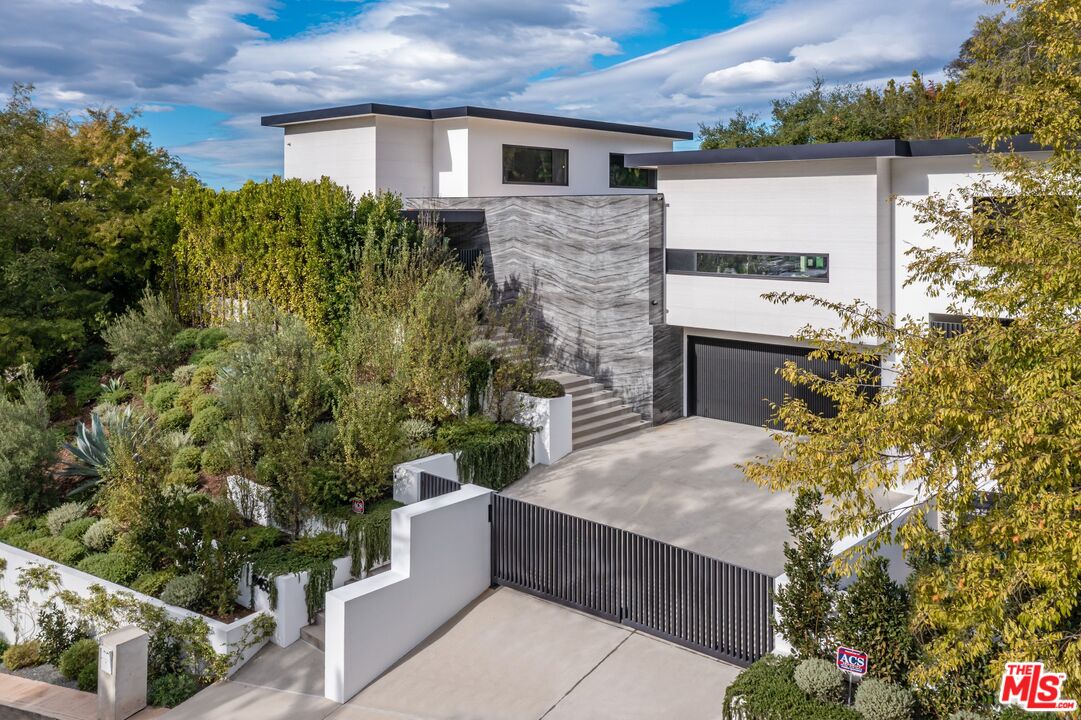 9455 Eden Dr