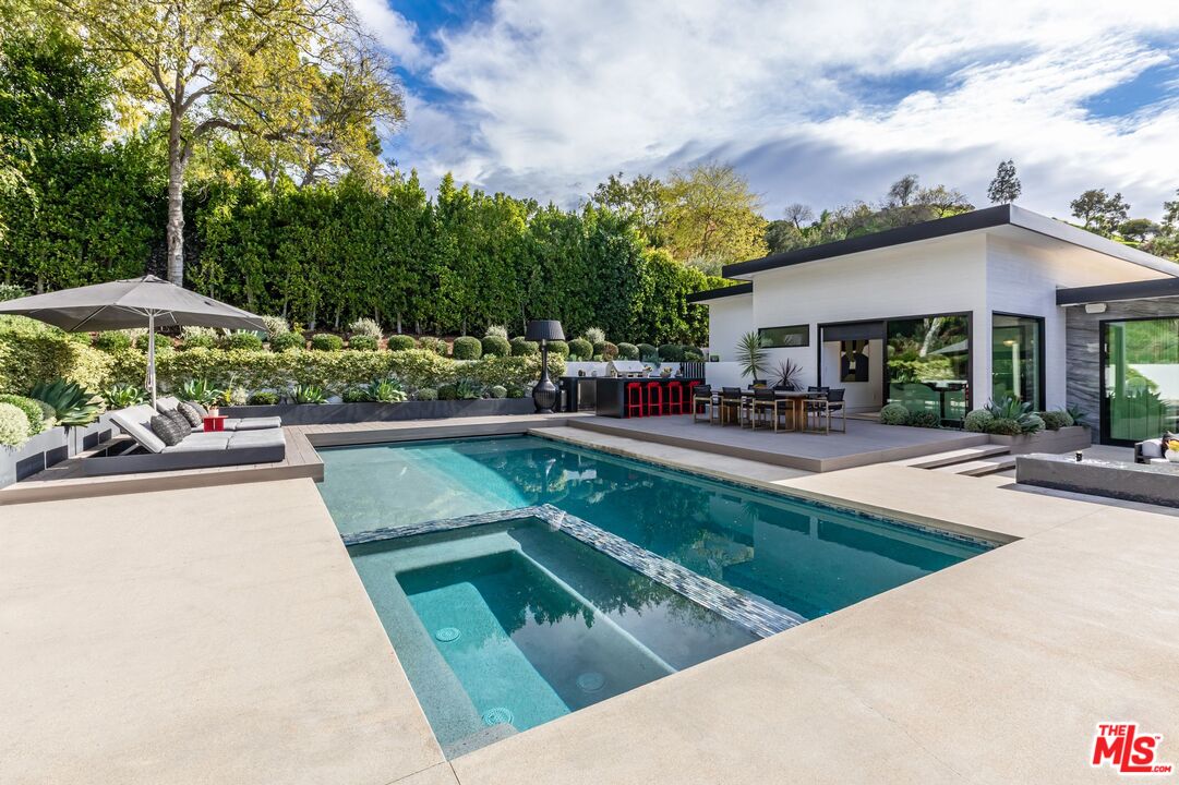 9455 Eden Dr