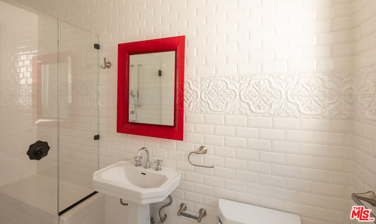 1424 N Crescent Heights Blvd Unit: 61