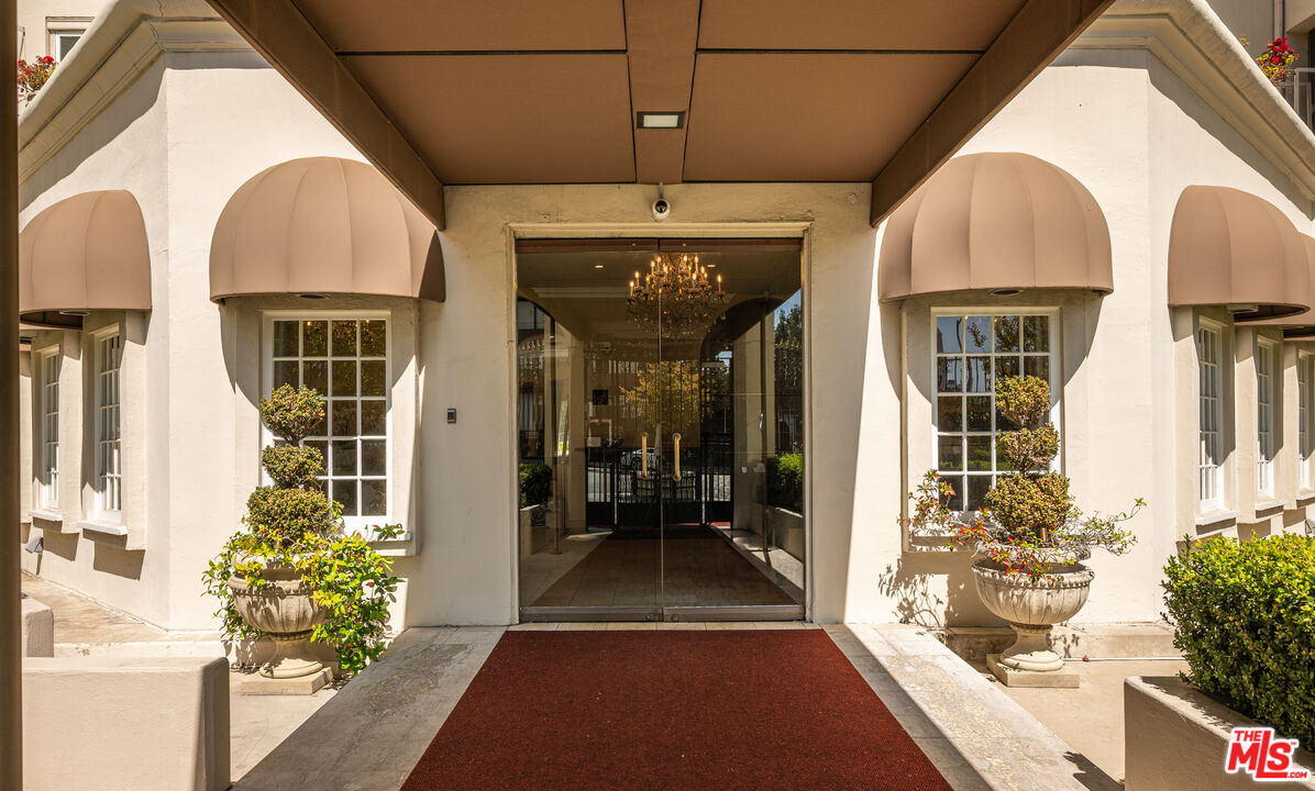1424 N Crescent Heights Blvd Unit: 61