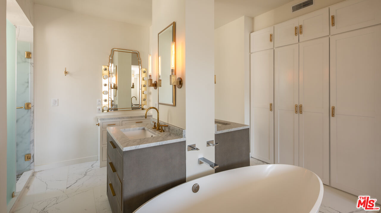 1424 N Crescent Heights Blvd Unit: 61