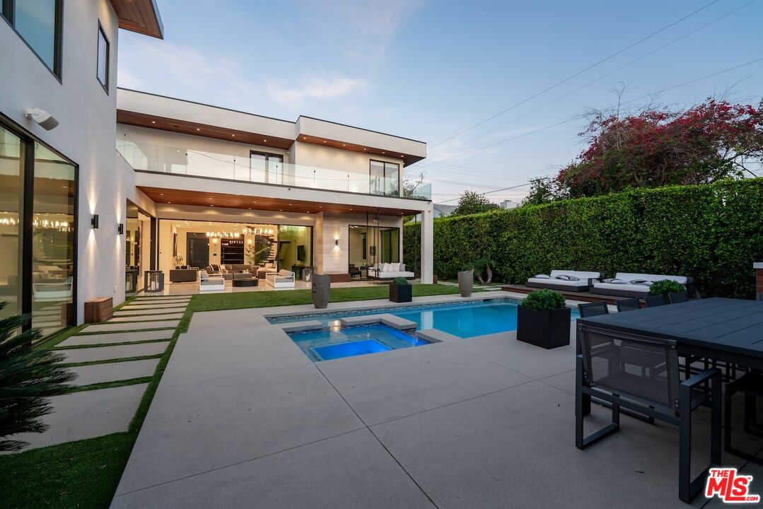 4049 Coldwater Canyon Ave