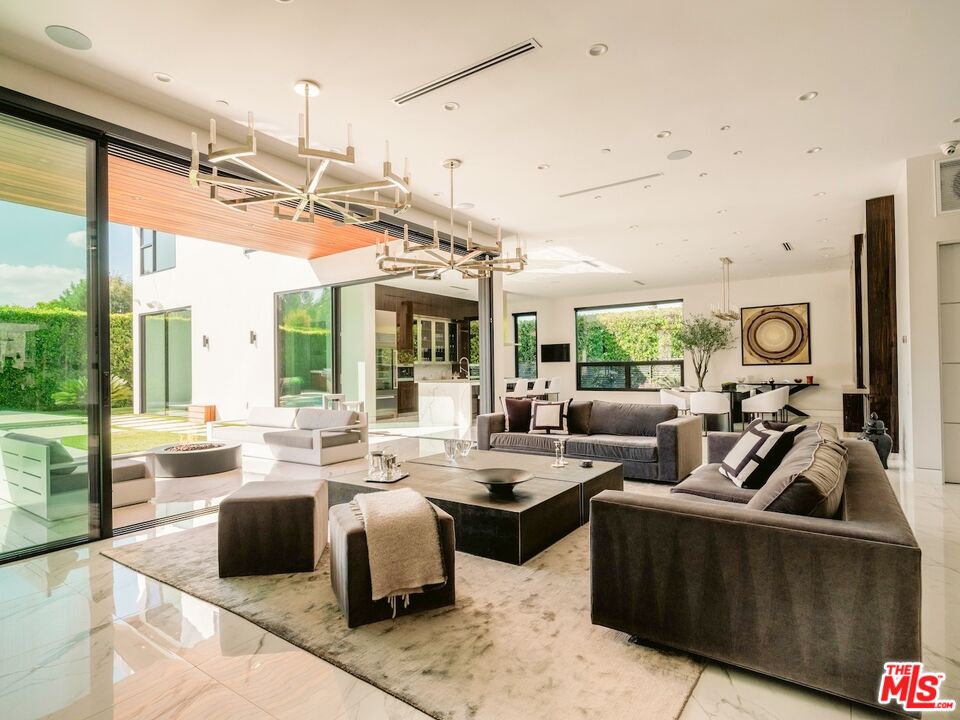 4049 Coldwater Canyon Ave