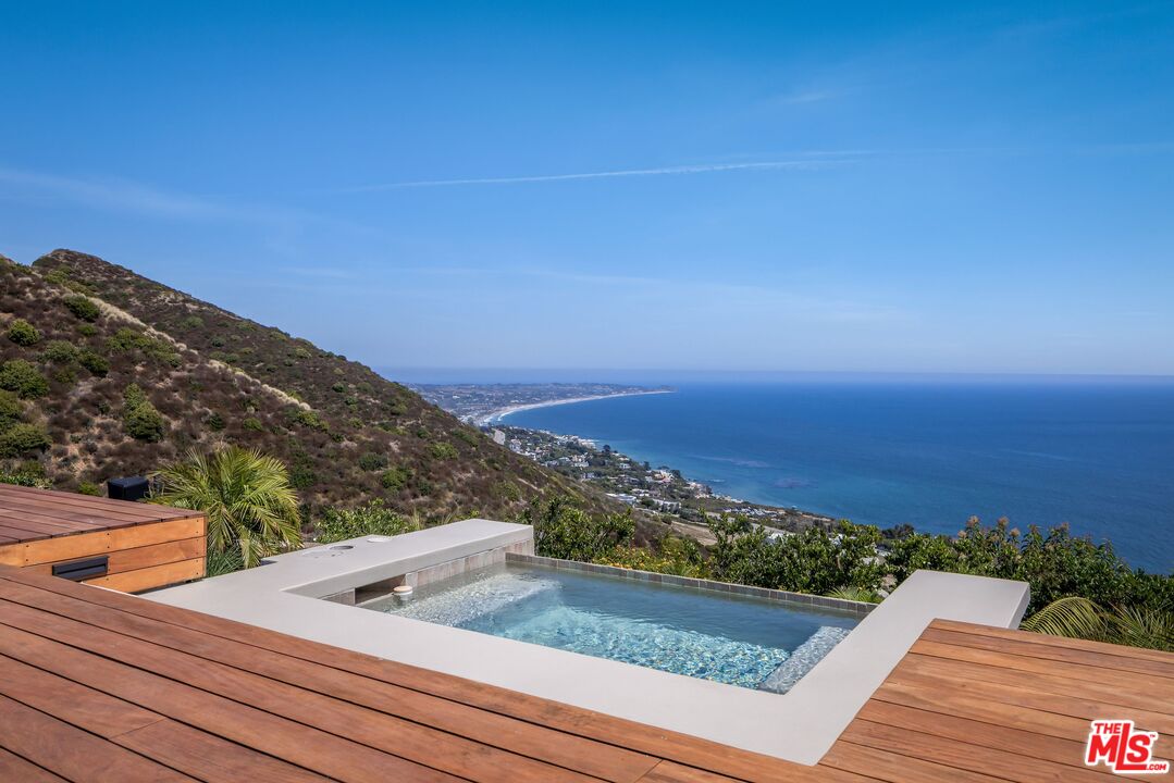 4310 Encinal Canyon Rd