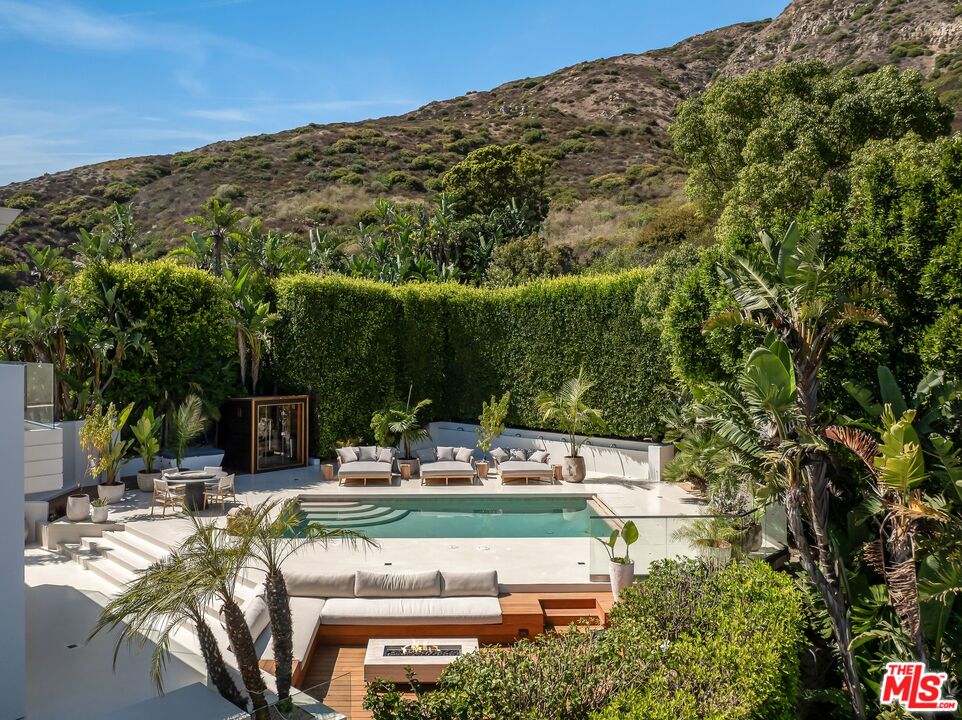4310 Encinal Canyon Rd