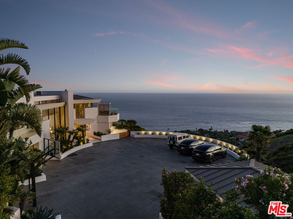 4310 Encinal Canyon Rd