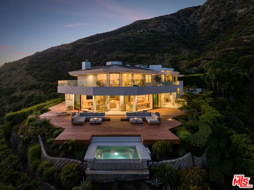 4310 Encinal Canyon Rd