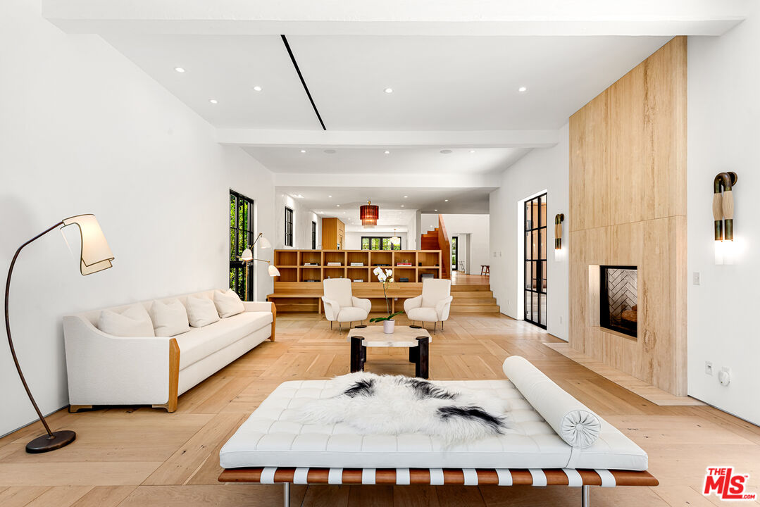 1001 Hanover Dr