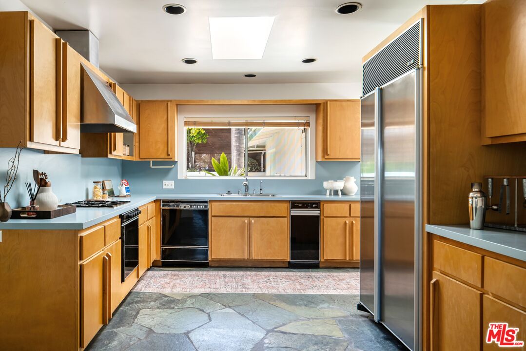 2817 Nichols Canyon Pl