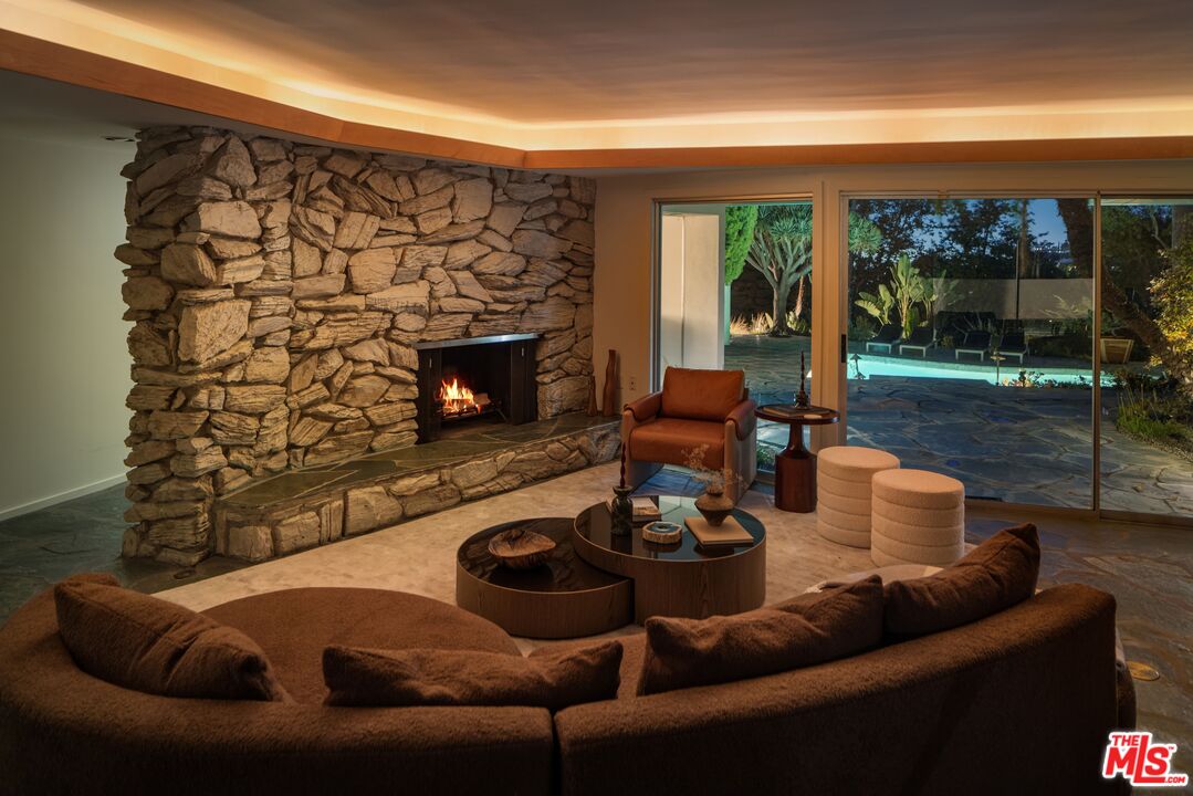 2817 Nichols Canyon Pl