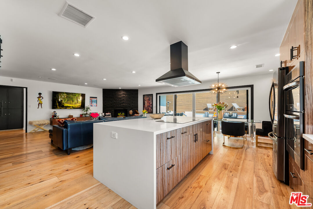 3242 Berry Dr