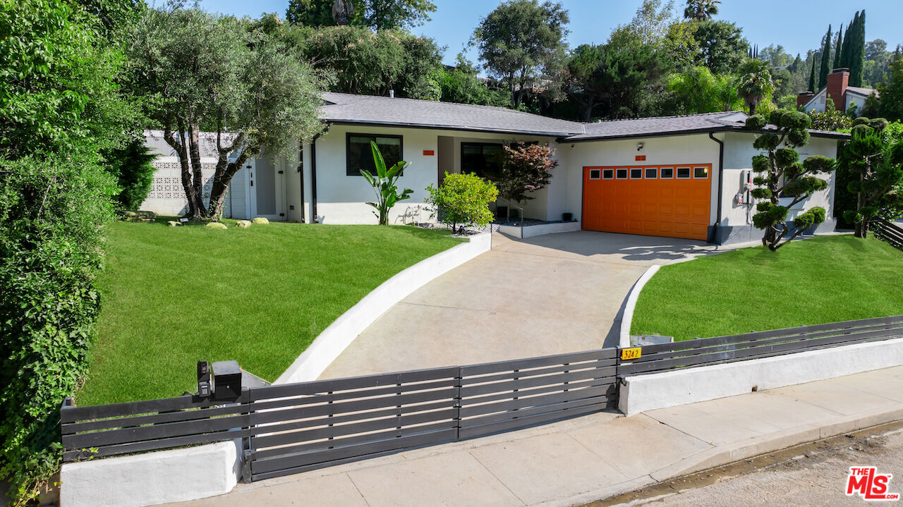3242 Berry Dr