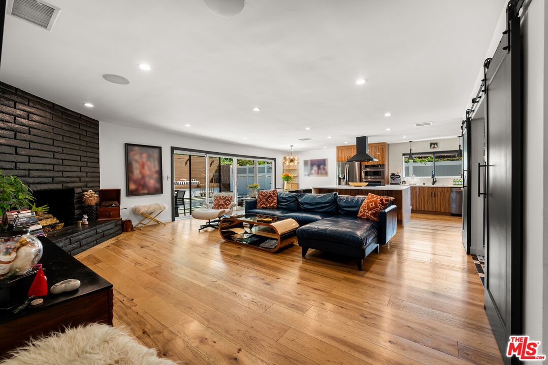 3242 Berry Dr