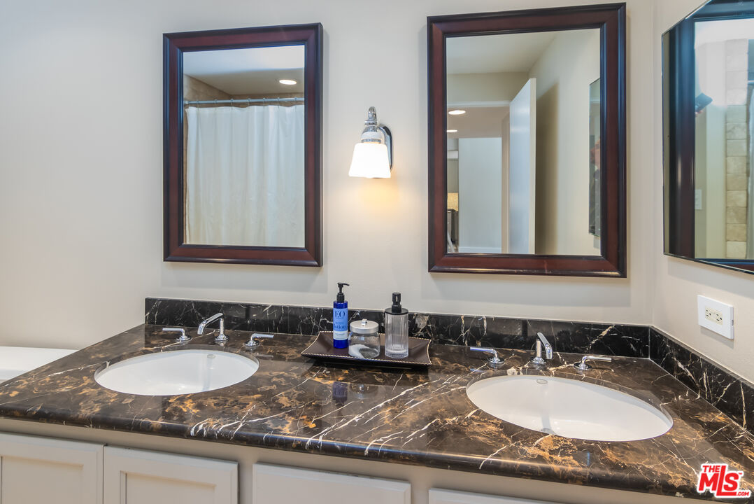 8787 Shoreham Dr Unit: 903