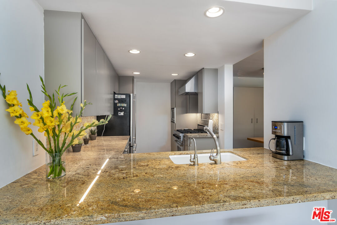 8787 Shoreham Dr Unit: 903